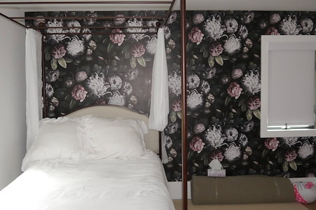 Wallpaper installation vs wallpaper removal what homeowners should know